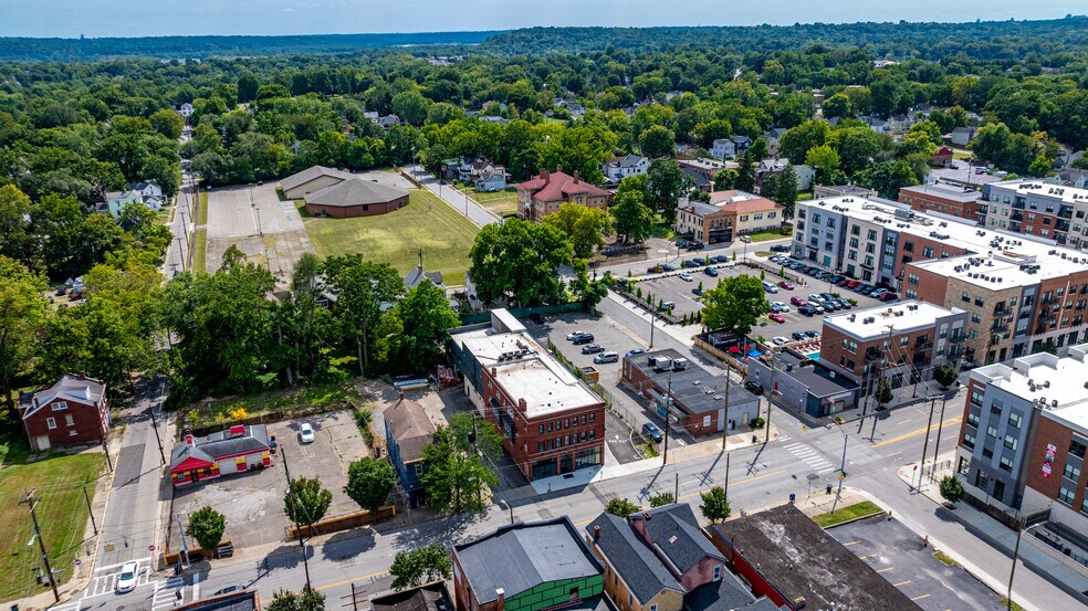 6011 Madison Rd, Cincinnati, OH à vendre - Photo du bâtiment - Image 2 de 25