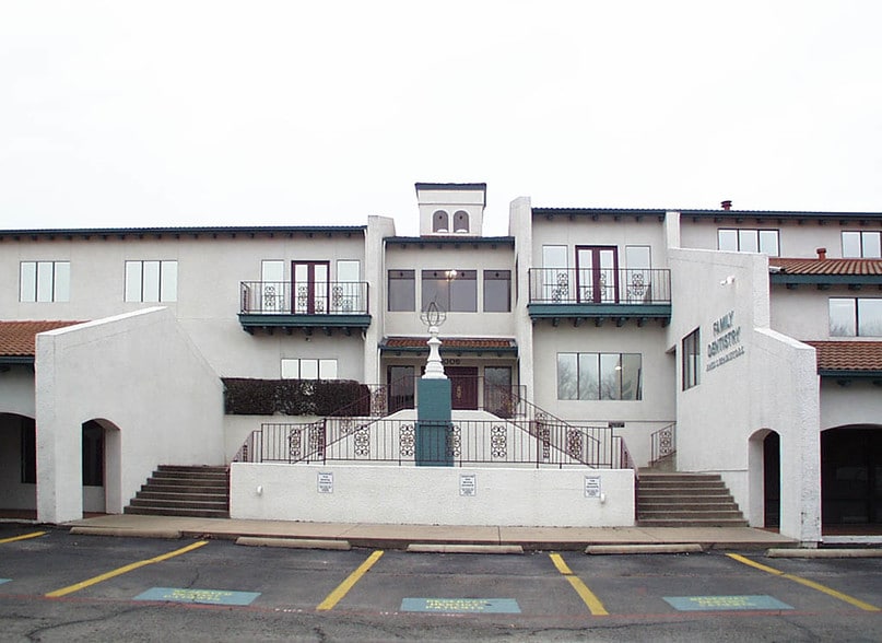 1004 N Bowen Rd, Arlington, TX for lease - Building Photo - Image 2 of 5