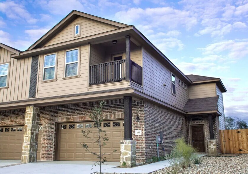 136 Lakeview Ct, Kyle, TX à vendre - Photo intérieure - Image 2 de 17