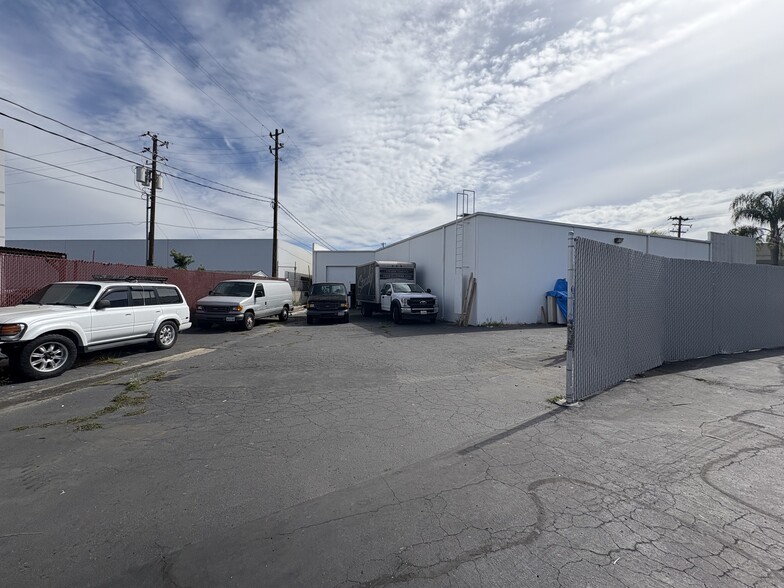 2851 E White Star Ave, Anaheim, CA for lease - Building Photo - Image 3 of 8