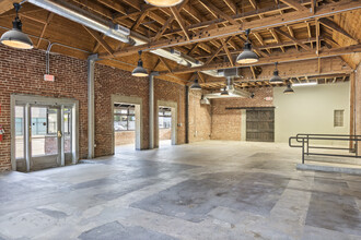 207 S Fair Oaks Ave, Pasadena, CA for lease Interior Photo- Image 1 of 2