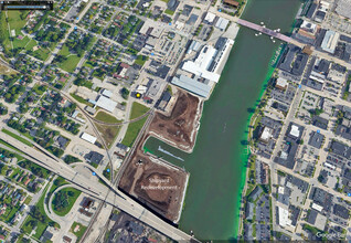 339 S Broadway St, Green Bay, WI - AERIAL  map view