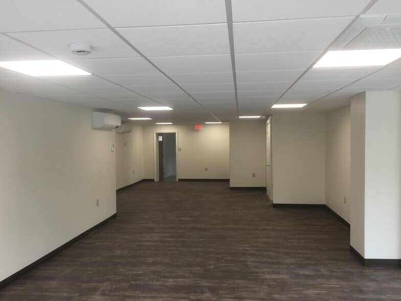 1184 W Main St, Stroudsburg, PA à louer - Photo du bâtiment - Image 3 de 8