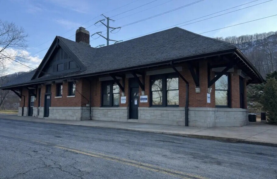 1 Railroad Sq, Haverstraw, NY à vendre - Photo principale - Image 1 de 5