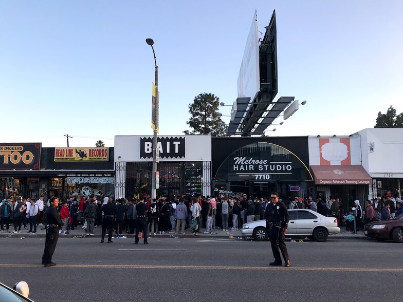 7708-7726 Melrose Avenue portfolio of 6 properties for sale on LoopNet.ca - Building Photo - Image 2 of 5