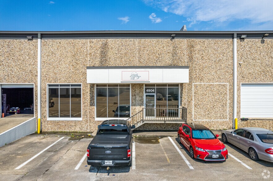 4900-4930 Sharp St, Dallas, TX à louer - Photo du bâtiment - Image 3 de 6