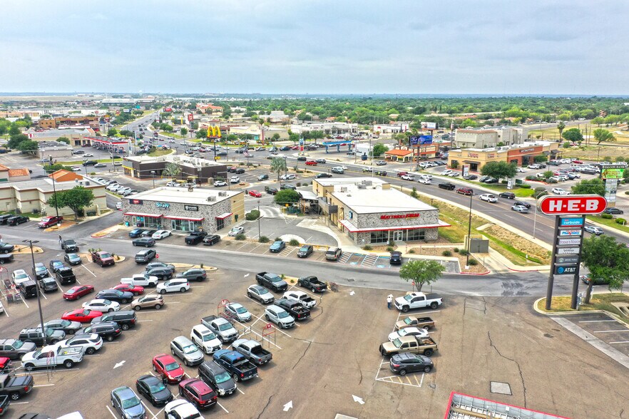 7709 McPherson Rd, Laredo, TX à vendre - Photo du bâtiment - Image 1 de 12