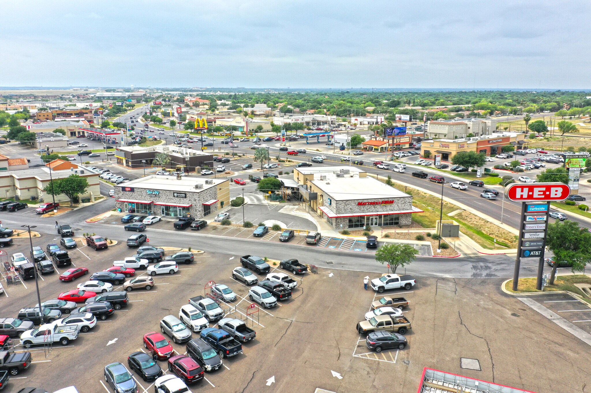 7709 McPherson Rd, Laredo, TX à vendre Photo du bâtiment- Image 1 de 13