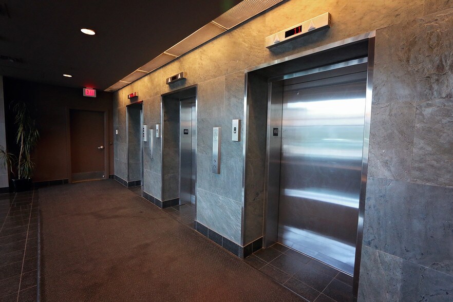 396 11th Ave SW, Calgary, AB for lease - Building Photo - Image 1 of 5