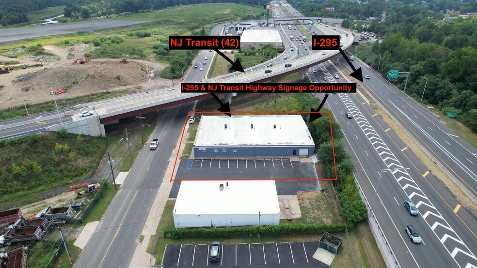 717 Creek Rd, Bellmawr, NJ à louer - Photo du bâtiment - Image 2 de 28