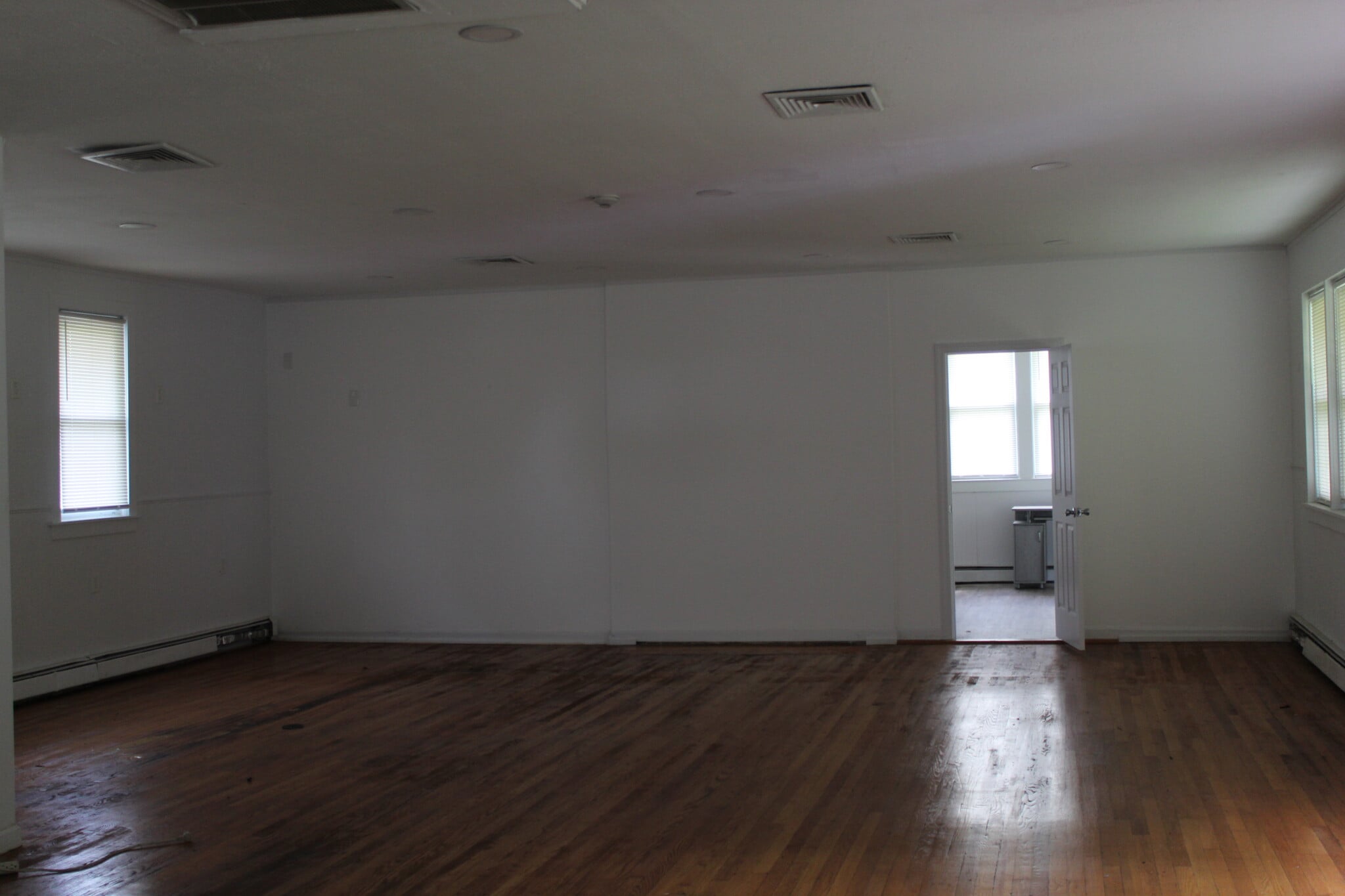 642-650 N Liberty Dr, Tomkins Cove, NY for lease Building Photo- Image 1 of 8