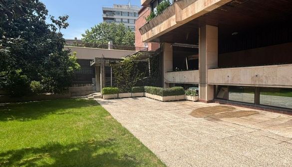 Immeuble residentiel dans Madrid, Madrid à vendre - Photo du bâtiment - Image 2 de 7