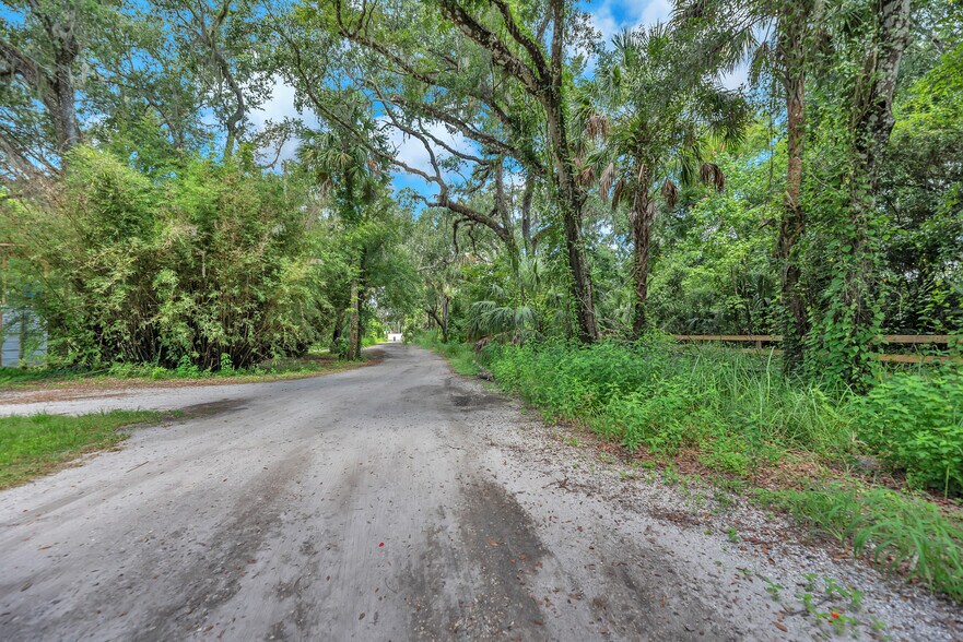 4572 Alafia Canoe Trl, Valrico, FL à vendre - Photo du bâtiment - Image 2 de 20