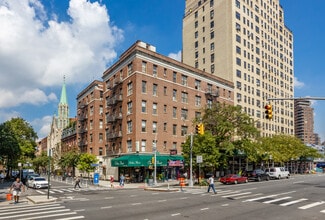 Plus de détails pour 239 8th Ave, New York, NY - Commerce de détail à louer