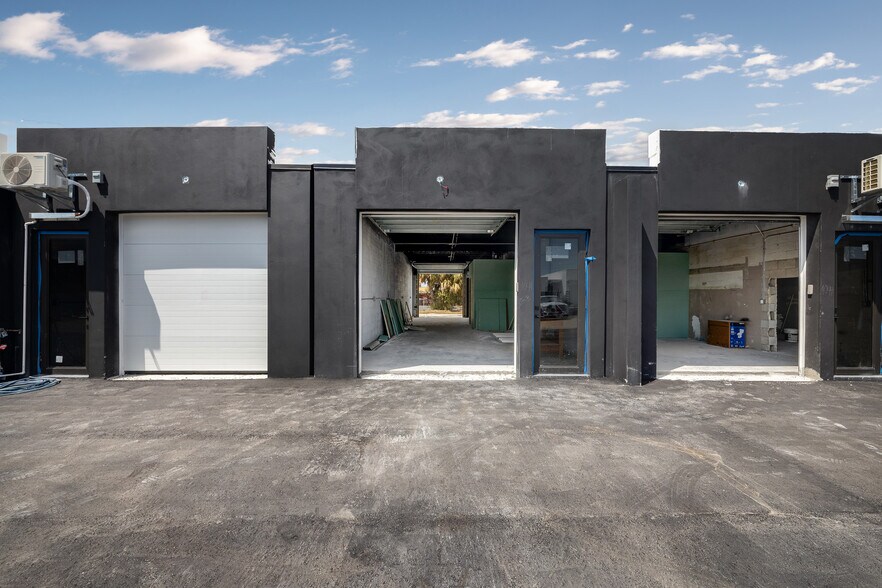 1036 NE 44th Pl, Oakland Park, FL à vendre - Photo du bâtiment - Image 3 de 23