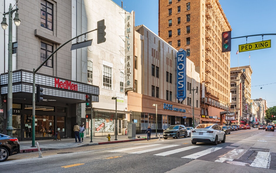 735 S Broadway, Los Angeles, CA for sale - Building Photo - Image 3 of 35