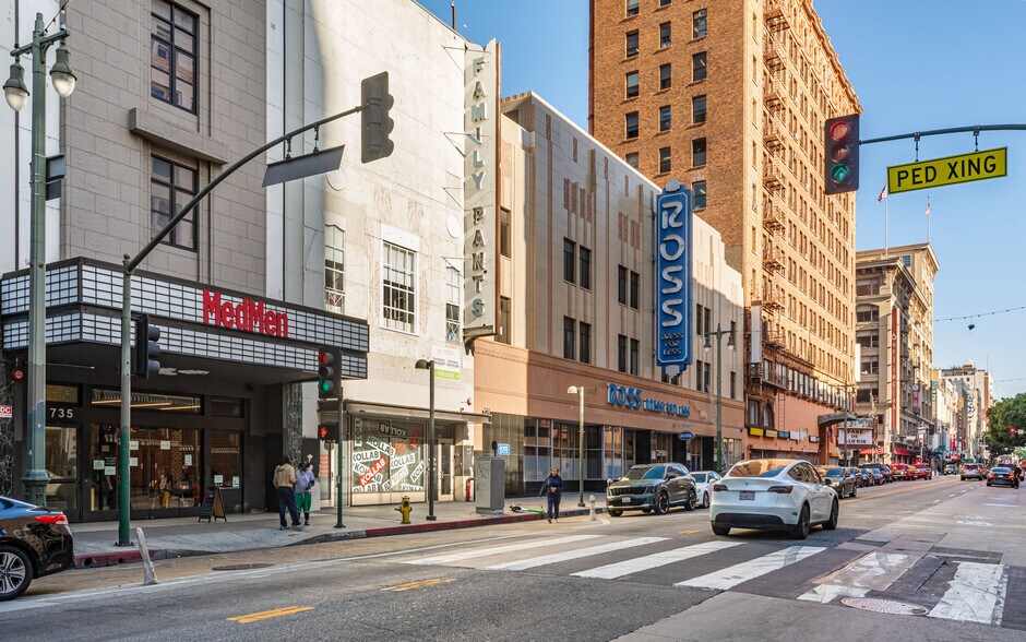 735 S Broadway, Los Angeles, CA à vendre - Photo du bâtiment - Image 3 de 35