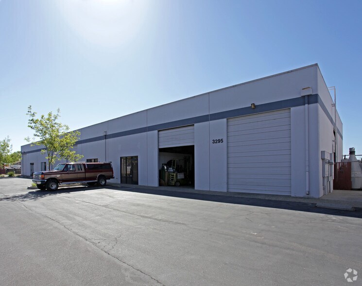 3295 Monier Cir, Rancho Cordova, CA for lease - Primary Photo - Image 1 of 5