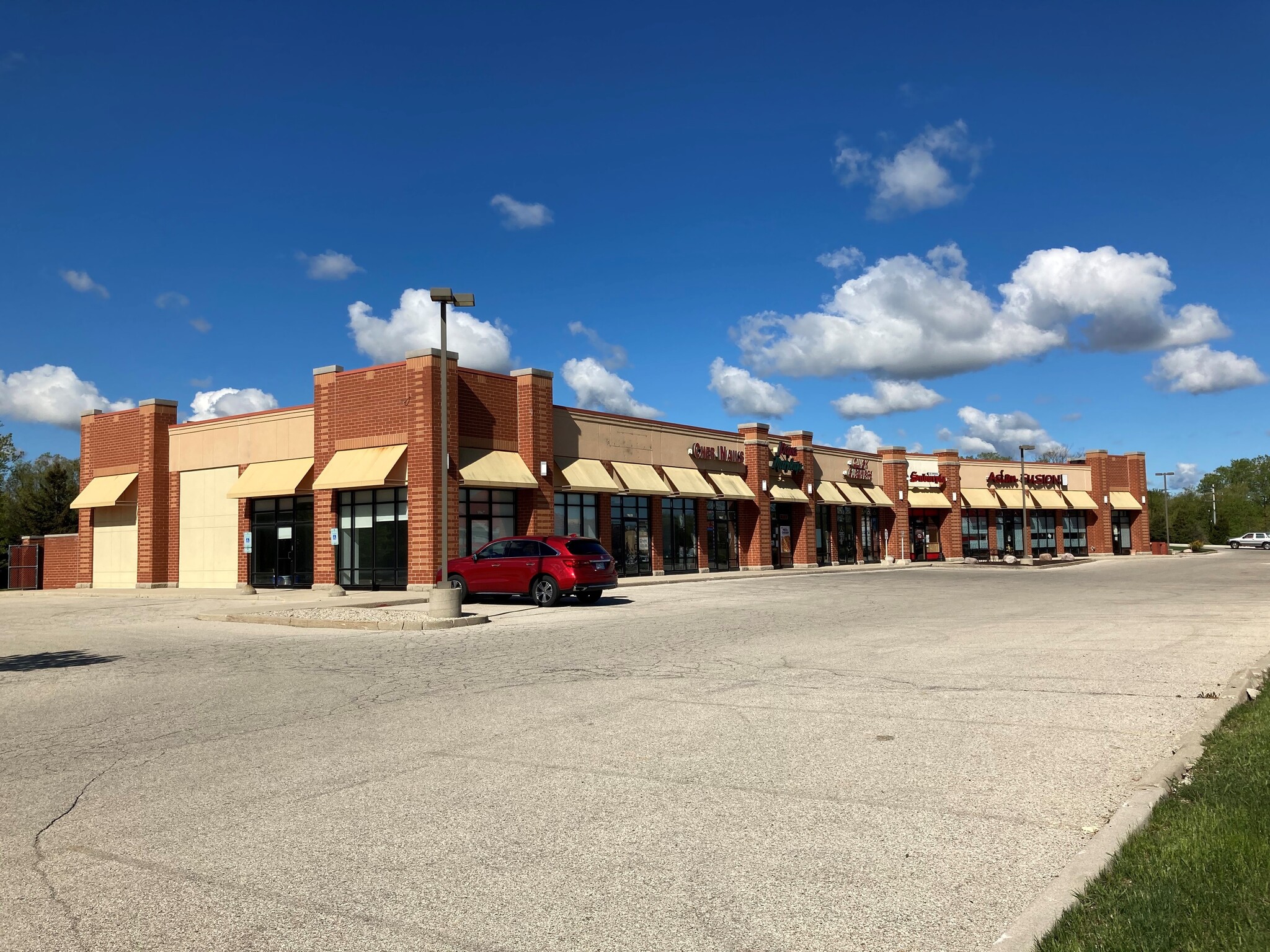 2177 Silvernail Rd, Pewaukee, WI for lease Primary Photo- Image 1 of 6