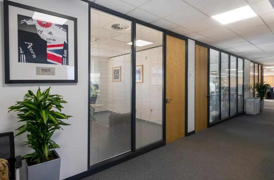 Hazell Dr, Newport for lease - Interior Photo - Image 3 of 8