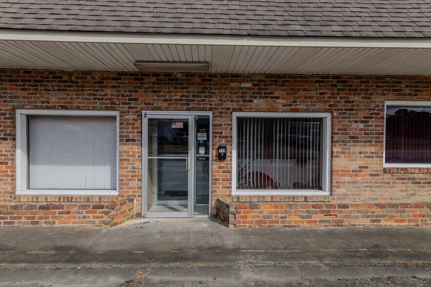 710 N Walnut St, Fairmont, NC à vendre - Photo du bâtiment - Image 3 de 16