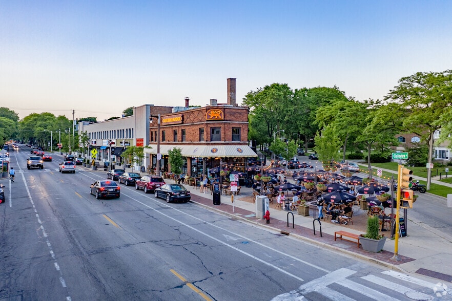 2622-2650 N Downer Ave, Milwaukee, WI for sale - Building Photo - Image 2 of 4