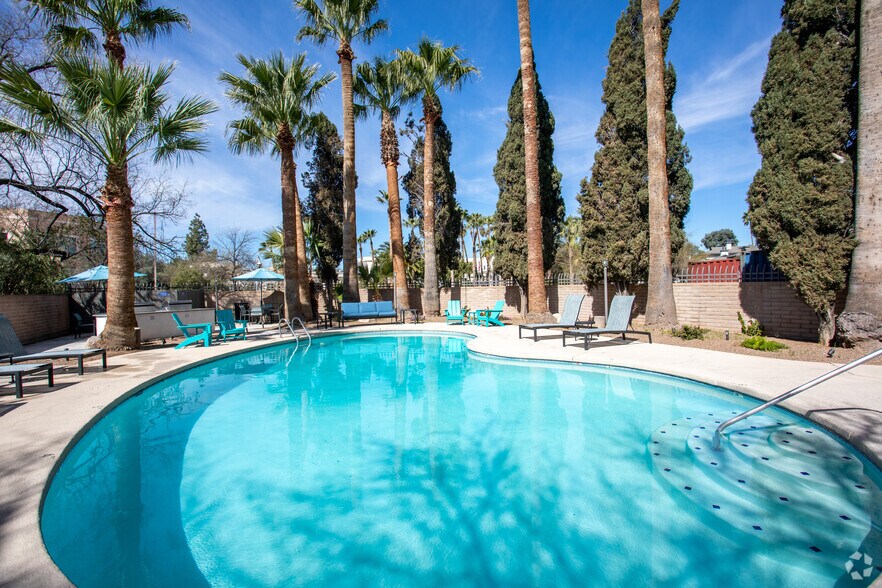 425 W Paseo Redondo, Tucson, AZ à vendre - Photo du bâtiment - Image 2 de 22