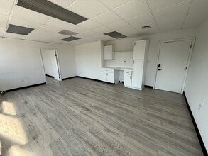 801 S Adams Rd, Birmingham, MI for lease Interior Photo- Image 2 of 8