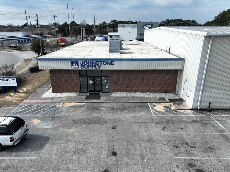 2572 Oscar Johnson Dr, North Charleston, SC à vendre - Photo du bâtiment - Image 2 de 5