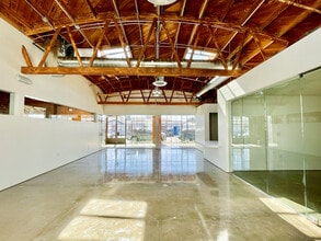 1745 Berkeley St, Santa Monica, CA for lease Interior Photo- Image 2 of 8