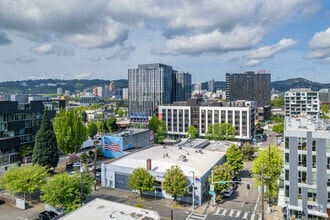 530 NE Couch St, Portland, OR - AERIAL  map view