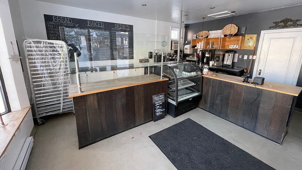 858 Corydon Av, Winnipeg, MB for sale - Interior Photo - Image 3 of 9