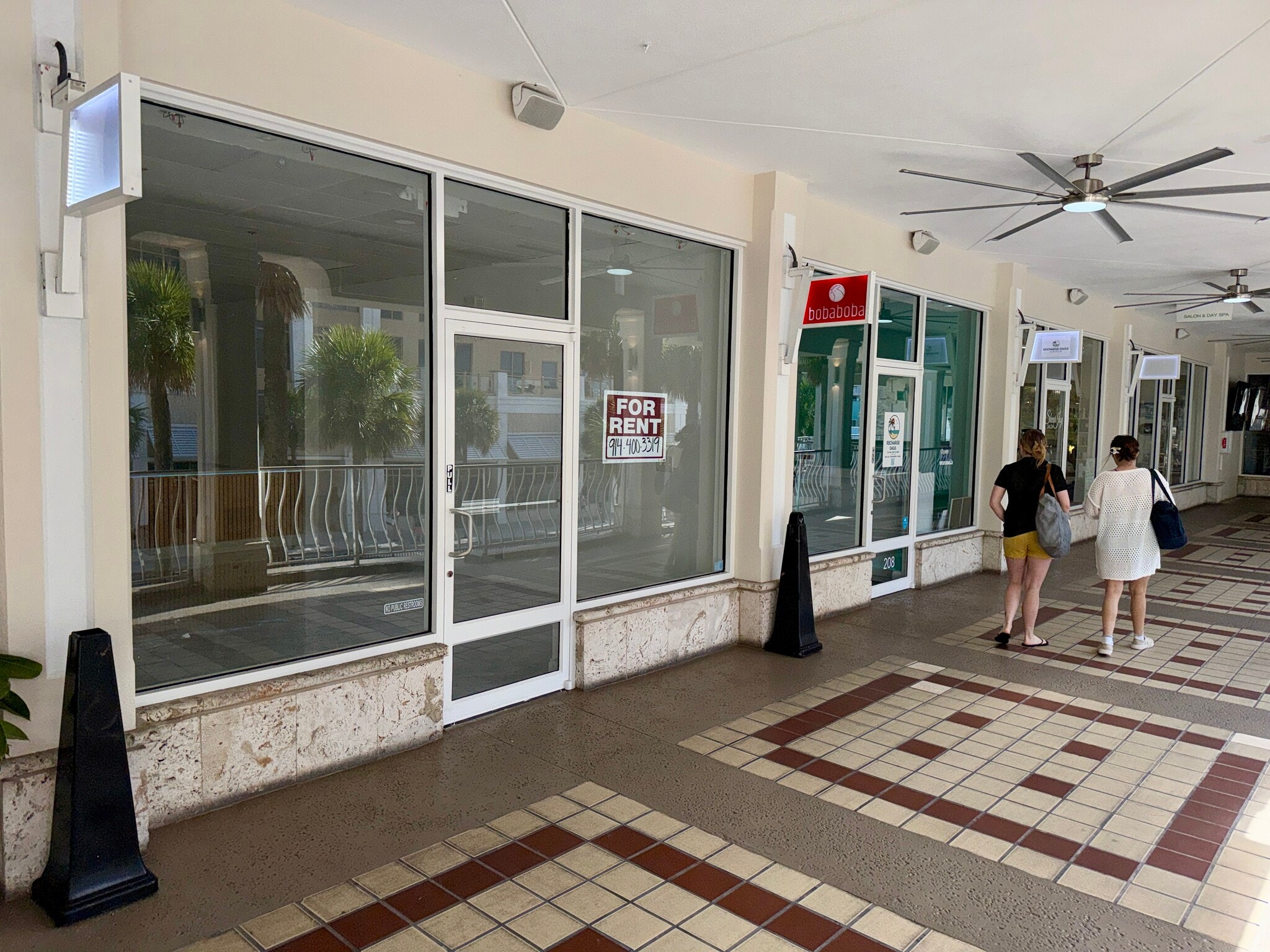 483 Mandalay Ave, Clearwater Beach, FL for lease Building Photo- Image 1 of 16
