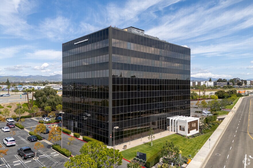 23046 Avenida de la Carlota, Laguna Hills, CA à louer - Photo du bâtiment - Image 1 de 15