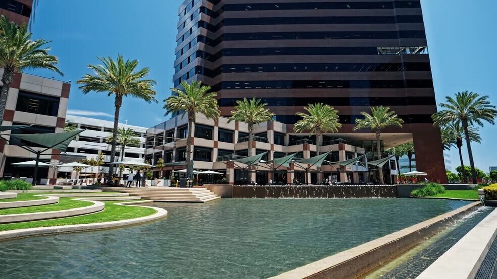 2010 Main St, Irvine, CA à louer - Vidéo sur l’inscription commerciale - Image 2 de 22