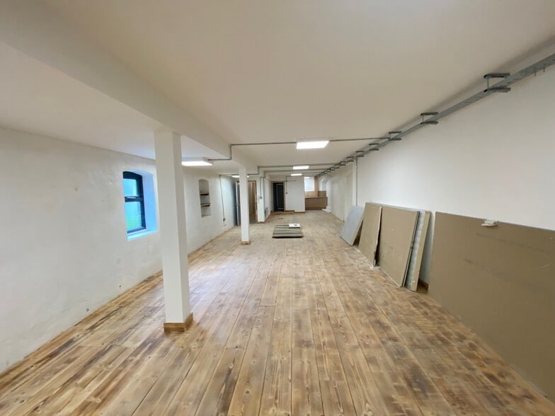 13 Brown St, Salisbury for lease - Building Photo - Image 3 of 5