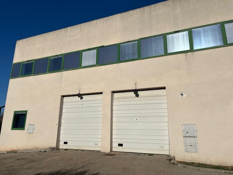 Flex in Les Pennes-Mirabeau for sale - Building Photo - Image 2 of 13