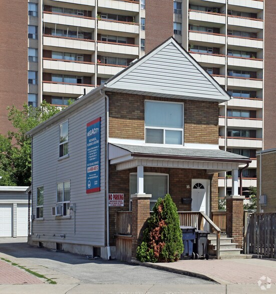 16 Cosburn Ave, Toronto, ON for sale - Primary Photo - Image 2 of 2
