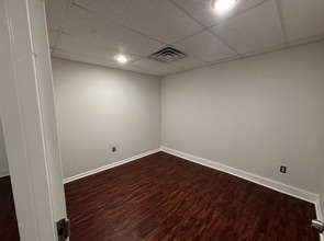 3502 SCOTTS Ln, Philadelphia, PA for lease Interior Photo- Image 1 of 4