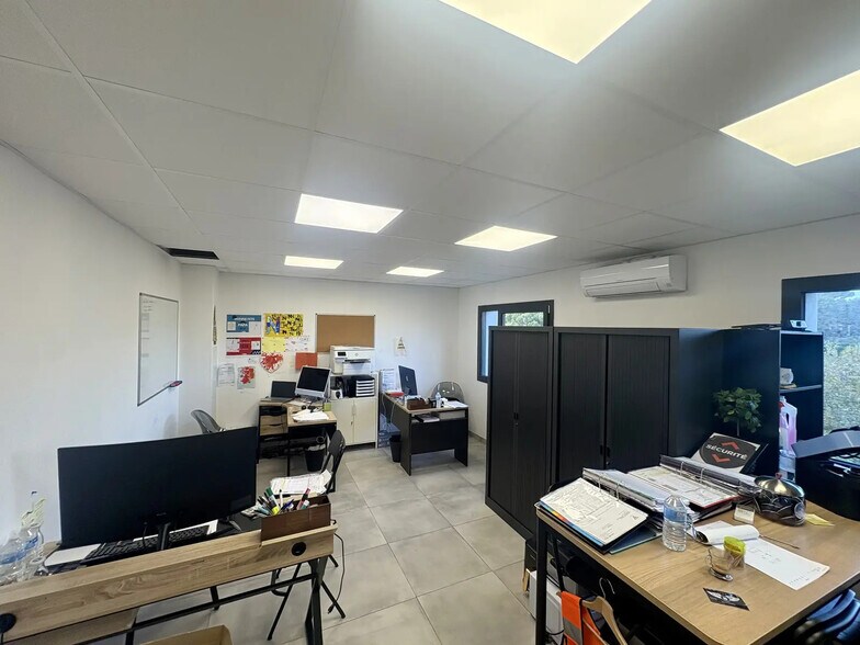 Bureau dans Velaux à louer - Photo intérieure - Image 3 de 3