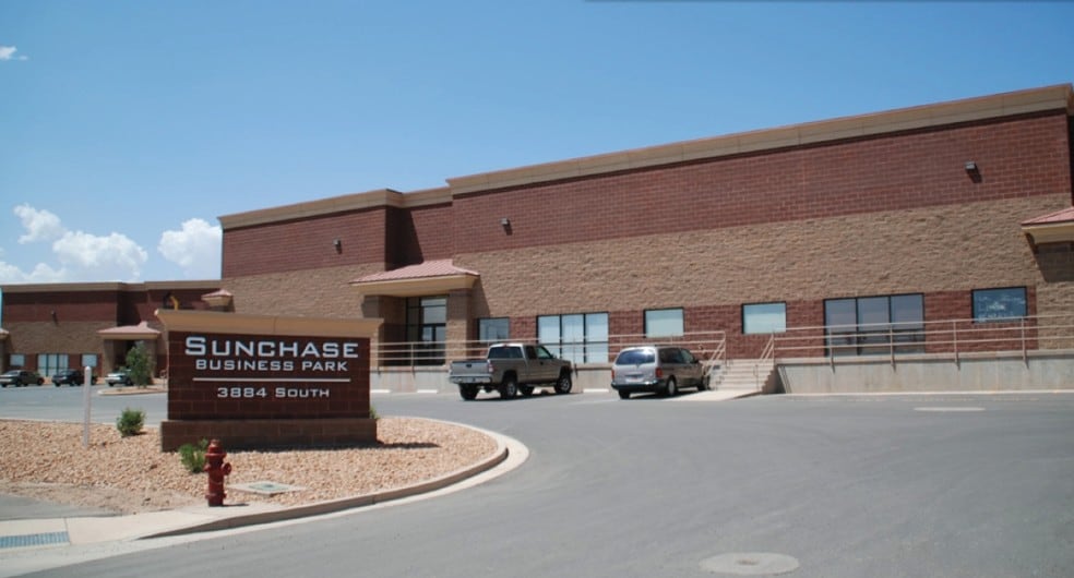 3884 S River Rd, St George, UT à vendre - Photo du bâtiment - Image 2 de 3