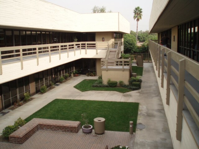4959 Palo Verde St, Montclair, CA à louer - Photo du bâtiment - Image 3 de 17