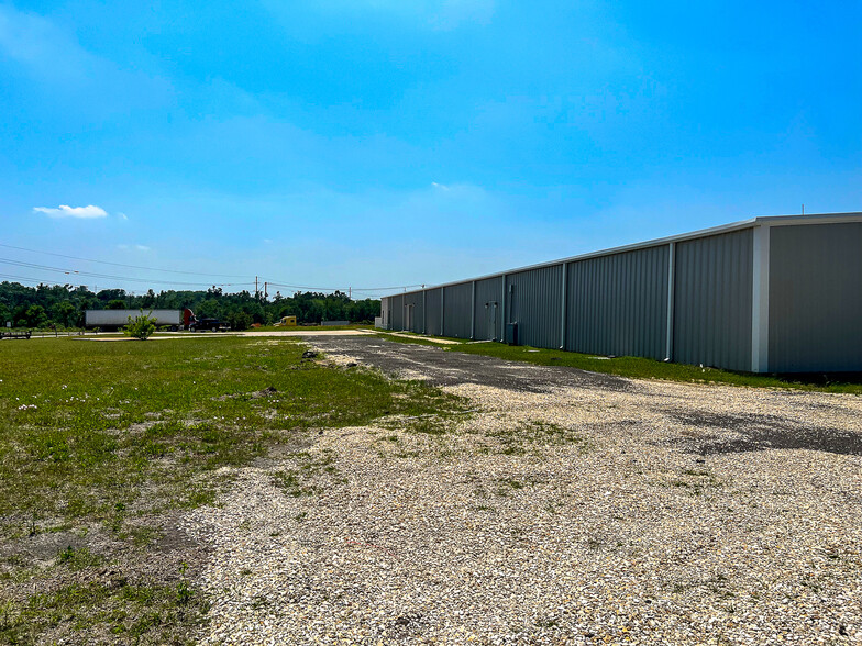 1008 Carlos Parker Blvd SW, Taylor, TX for lease - Building Photo - Image 2 of 3