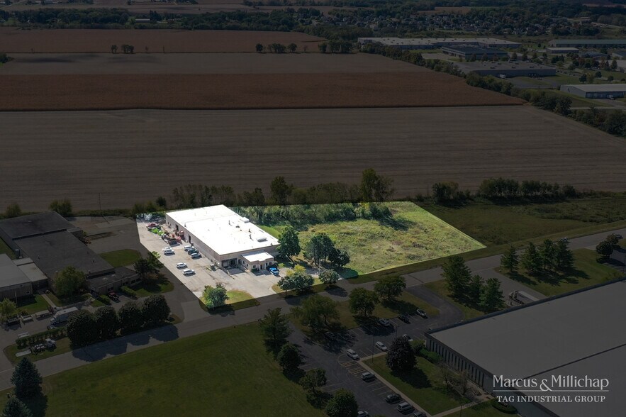 965 Koopman Ln, Elkhorn, WI à vendre - Photo du bâtiment - Image 2 de 5