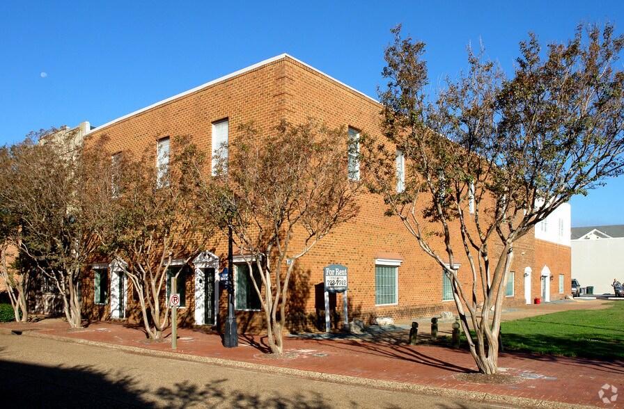 10-14 W Queens Way, Hampton, VA for lease - Building Photo - Image 2 of 5