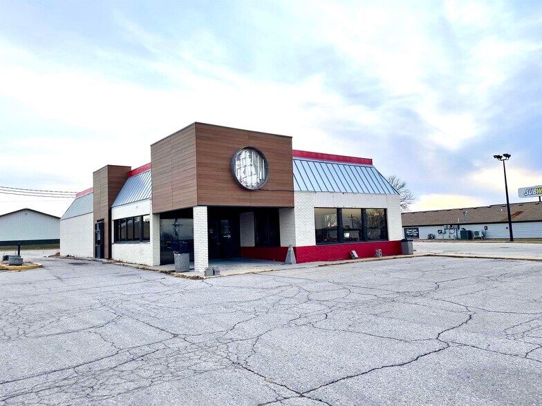 2209 Circle Dr W, Spirit Lake, IA à vendre - Photo du bâtiment - Image 2 de 22