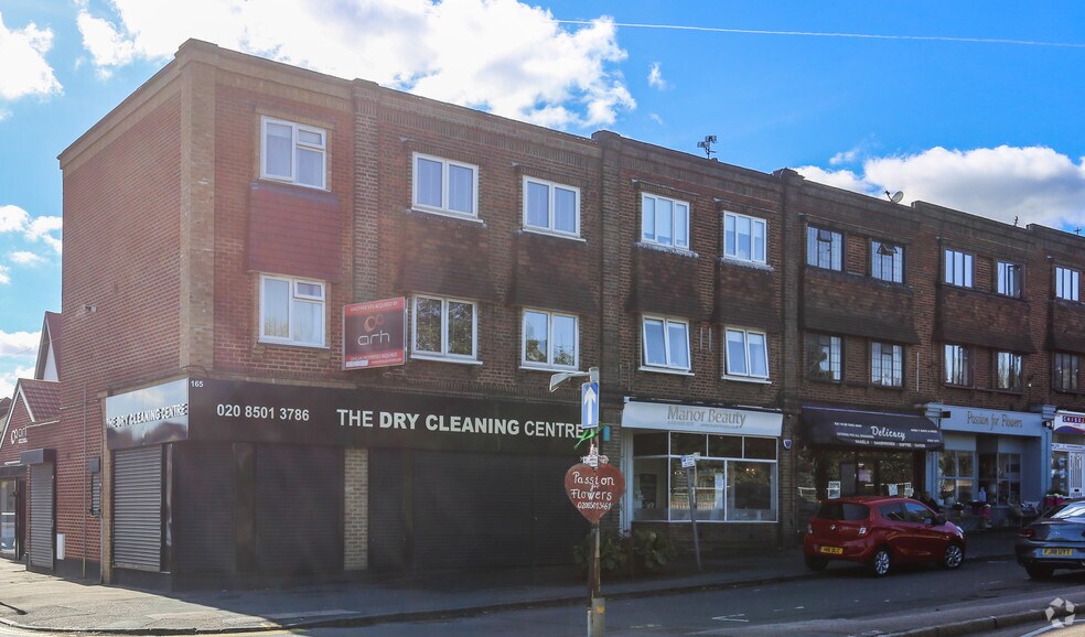 165 Manor Rd, Chigwell à louer - Photo du bâtiment - Image 2 de 2