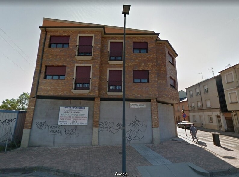 Retail in León for sale - Building Photo - Image 2 of 2