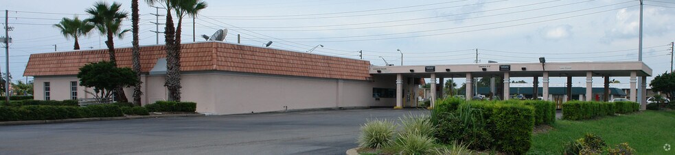 6514 Ridge Rd, Port Richey, FL à louer - Photo du bâtiment - Image 3 de 4