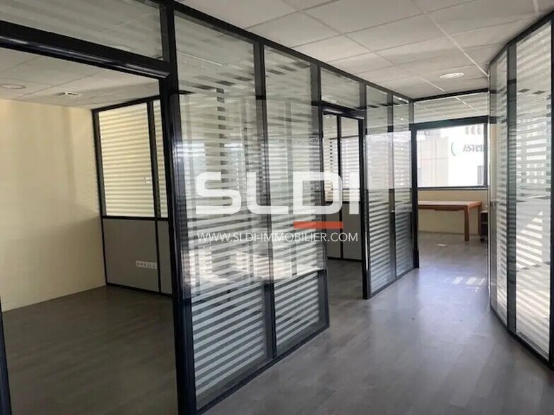 120 Rue De Saint-Cyr, Lyon à vendre - Photo du bâtiment - Image 3 de 14